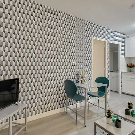 Bluestay 137 - Charming Apartment